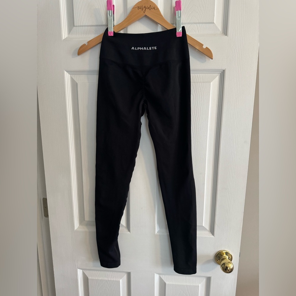 Alphalete black scrunch leggings - size small